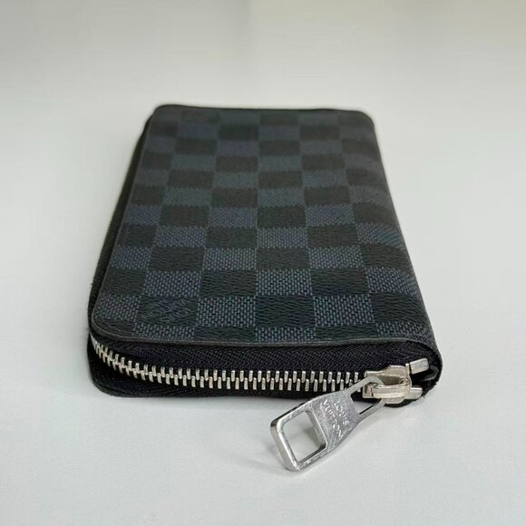 Louis Vuitton Damier Graphite Wallet with Classic Checkerboard Design - Picture 4 of 7